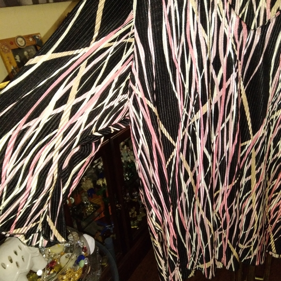 Beautiful blouse - Picture 2 of 5